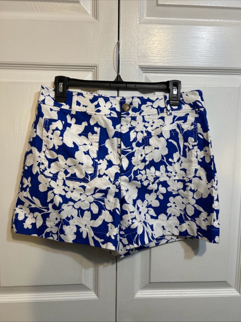 NWT LOFT The Palmer Short Size 6 Blue White High Rise Utility Patch Pocket